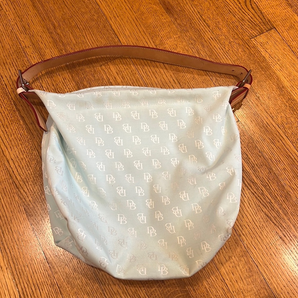 Dooney & bourke purse!